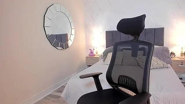 Snapshot of CyntiaAdams chatting on 09/13/25, 05:57 CyntiaAdams online show from 09/13/25, 05:57