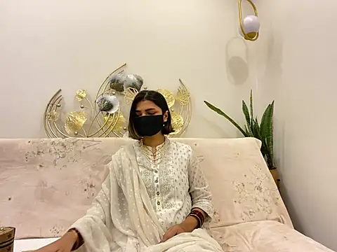 Snapshot of MaYaa__11 chatting on 02/14/25, 12:14 MaYaa 11 online show from 02/14/25, 12:14