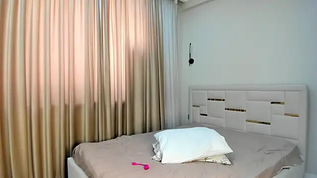 Lola Peach online show from 03/16/26, 05:44