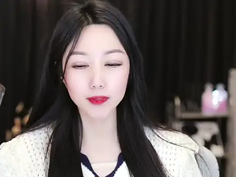 Nuyoah-77 online show from 02/18/25, 06:26