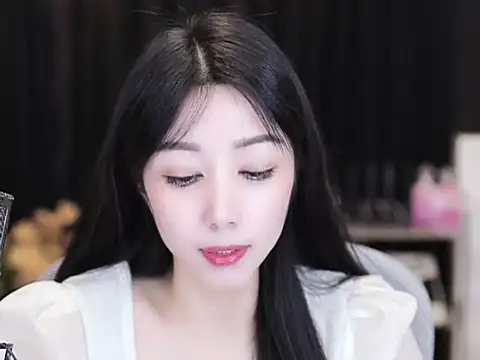 Nuyoah-77 online show from 09/17/25, 04:30