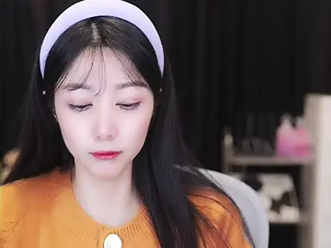 Nuyoah-77 online show from 10/16/25, 03:57