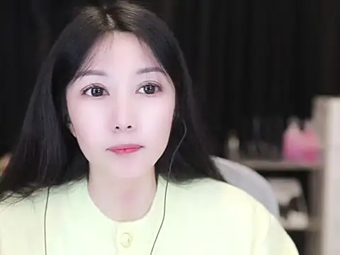 Nuyoah-77 online show from 10/25/25, 03:18