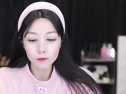 Nuyoah-77 online show from 12/04/25, 01:31