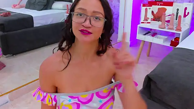 SaaraBrown online show from 01/30/25, 04:02