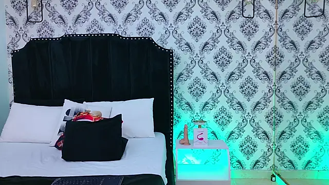 SaaraBrown online show from 11/22/25, 04:17