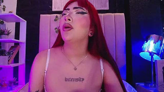 Snapshot of Mia_Rinn chatting on 12/30/24, 04:40 Mia Rinn online show from 12/30/24, 04:40