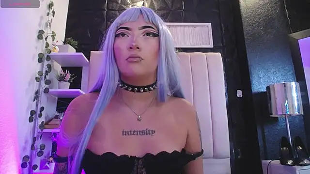 Snapshot of Mia_Rinn chatting on 01/24/25, 04:49 Mia Rinn online show from 01/24/25, 04:49