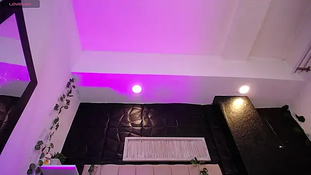 Snapshot of Mia_Rinn chatting on 02/14/25, 07:12 Mia Rinn online show from 02/14/25, 07:12