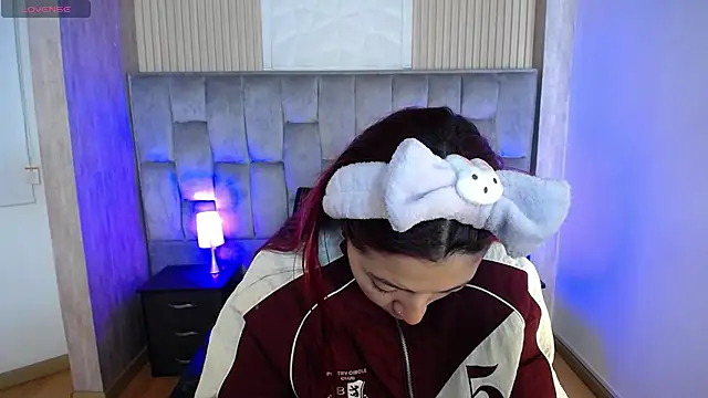 Snapshot of Mia_Rinn chatting on 09/23/25, 01:03 Mia Rinn online show from 09/23/25, 01:03