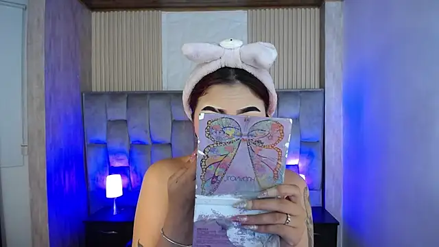 Snapshot of Mia_Rinn chatting on 10/14/25, 03:02 Mia Rinn online show from 10/14/25, 03:02