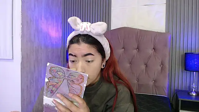 Snapshot of Mia_Rinn chatting on 11/06/25, 01:56 Mia Rinn online show from 11/06/25, 01:56