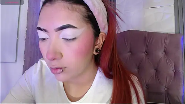 Snapshot of Mia_Rinn chatting on 11/18/25, 02:54 Mia Rinn online show from 11/18/25, 02:54