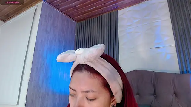 Snapshot of Mia_Rinn chatting on 12/16/25, 02:11 Mia Rinn online show from 12/16/25, 02:11