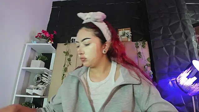 Snapshot of Mia_Rinn chatting on 02/03/26, 01:38 Mia Rinn online show from 02/03/26, 01:38