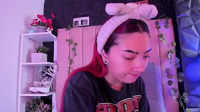 Snapshot of Mia_Rinn chatting on 02/05/26, 01:16 Mia Rinn online show from 02/05/26, 01:16