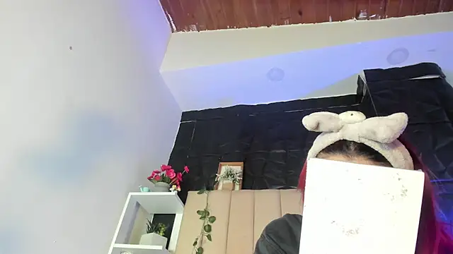 Snapshot of Mia_Rinn chatting on 02/12/26, 12:44 Mia Rinn online show from 02/12/26, 12:44