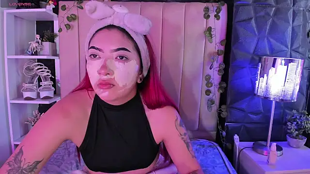 Snapshot of Mia_Rinn chatting on 03/13/26, 08:37 Mia Rinn online show from 03/13/26, 08:37