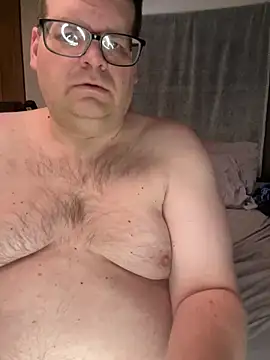 Snapshot of treatbobnicer chatting on 02/05/26, 02:33 treatbobnicer online show from 02/05/26, 02:33