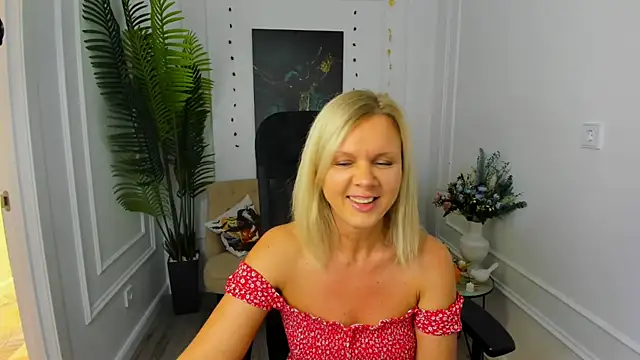 AgathaKlouin online show from 10/14/25, 07:14