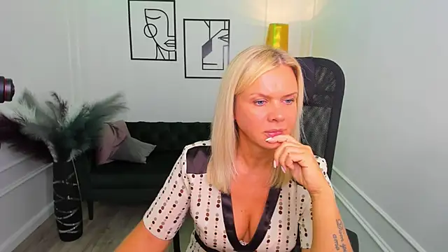 Snapshot of AgathaKlouin chatting on 01/18/26, 07:17 AgathaKlouin online show from 01/18/26, 07:17