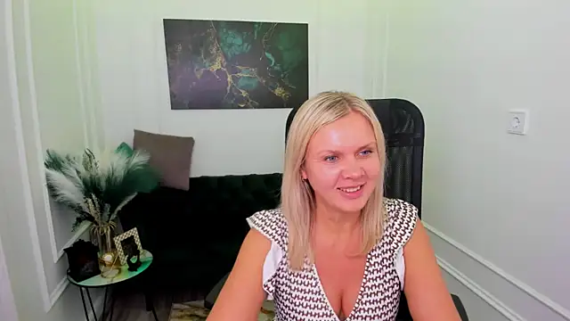 Snapshot of AgathaKlouin chatting on 02/22/26, 11:42 AgathaKlouin online show from 02/22/26, 11:42