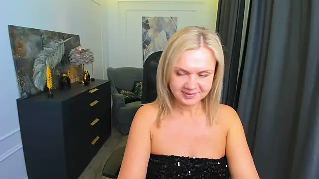AgathaKlouin online show from 05/05/26, 07:11