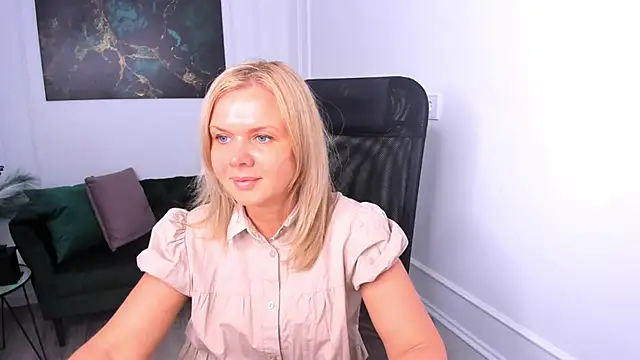 AgathaKlouin online show from 05/09/26, 05:12