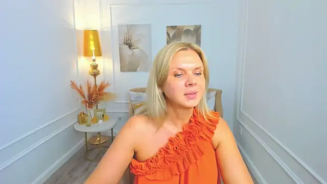 AgathaKlouin online show from 05/12/26, 07:11