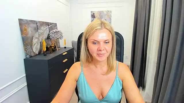 AgathaKlouin online show from 05/14/26, 07:42