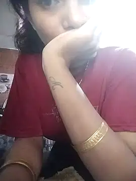 Snapshot of Hotty-Divya chatting on 10/08/25, 06:44 Hotty-Divya online show from 10/08/25, 06:44