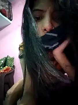 Snapshot of Hotty-Divya chatting on 11/06/25, 03:24 Hotty-Divya online show from 11/06/25, 03:24