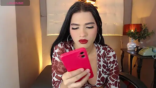 Snapshot of Greys_ath chatting on 10/25/25, 01:35 Greys ath online show from 10/25/25, 01:35