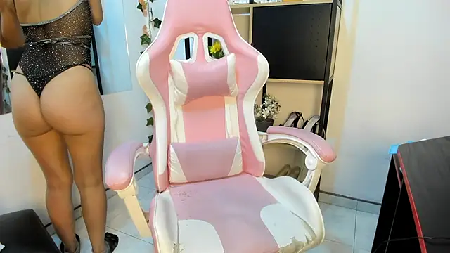 Snapshot of Avi_Thomsonn chatting on 02/14/26, 03:53 Avi Thomsonn online show from 02/14/26, 03:53