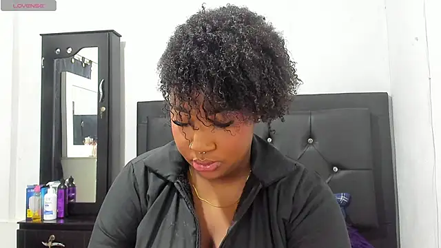 Snapshot of Natassha_brown1 chatting on 10/01/25, 01:28 Natassha brown1 online show from 10/01/25, 01:28