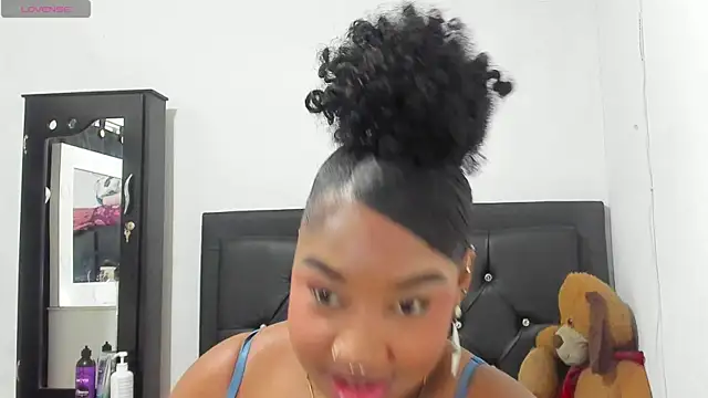 Snapshot of Natassha_brown1 chatting on 10/28/25, 11:07 Natassha brown1 online show from 10/28/25, 11:07