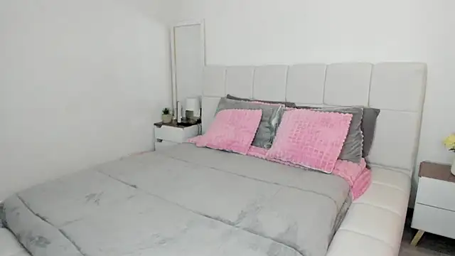 Ori valentina online show from 11/13/25, 06:51