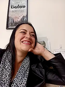 Lesly 10- online show from 01/28/25, 03:14