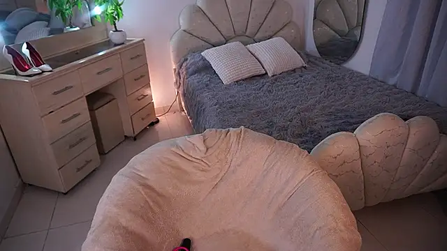 Alondrasparrow2 online show from 06/28/26, 10:10