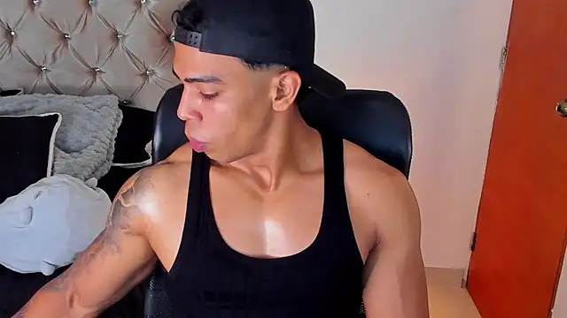 Snapshot of Andrew_wolf7 chatting on 10/03/25, 07:55 Andrew wolf7 online show from 10/03/25, 07:55