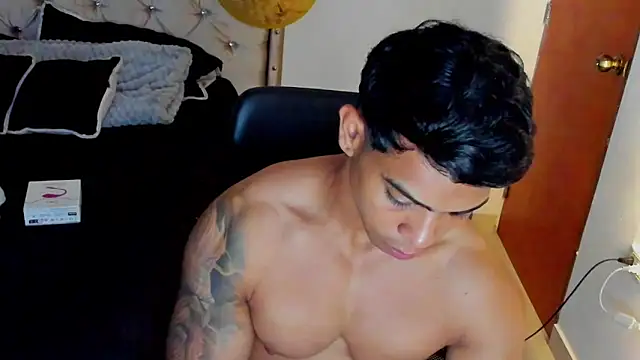 Snapshot of Andrew_wolf7 chatting on 11/26/25, 01:12 Andrew wolf7 online show from 11/26/25, 01:12