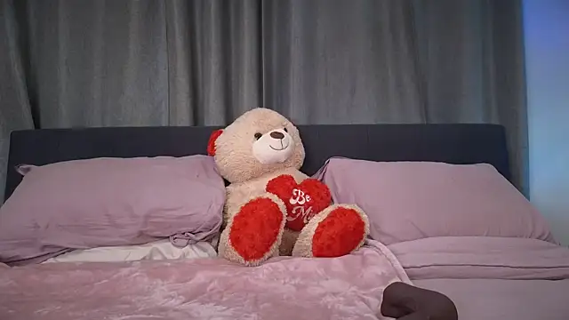 Snapshot of longislandprincess chatting on 02/01/26, 01:26 longislandprincess online show from 02/01/26, 01:26