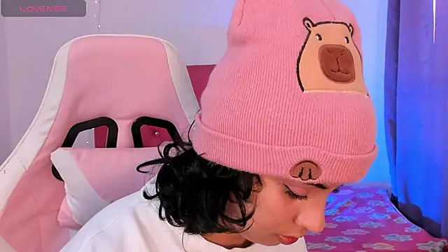 Snapshot of adriannyp_1 chatting on 09/22/25, 01:02 adriannyp 1 online show from 09/22/25, 01:02