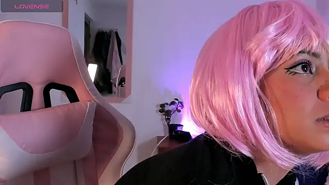 Snapshot of adriannyp_1 chatting on 10/22/25, 12:44 adriannyp 1 online show from 10/22/25, 12:44