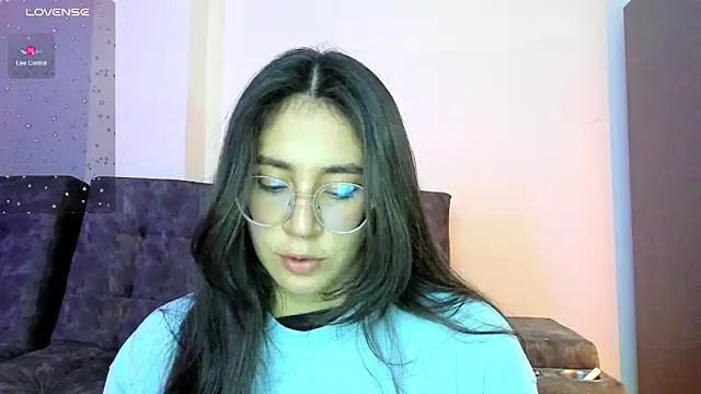 Snapshot of emmadiaz1 chatting on 12/05/24, 04:20 emmadiaz1 online show from 12/05/24, 04:20