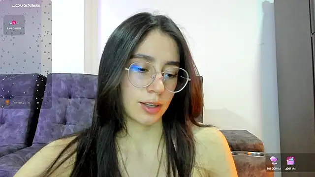 Snapshot of emmadiaz1 chatting on 12/13/24, 03:49 emmadiaz1 online show from 12/13/24, 03:49