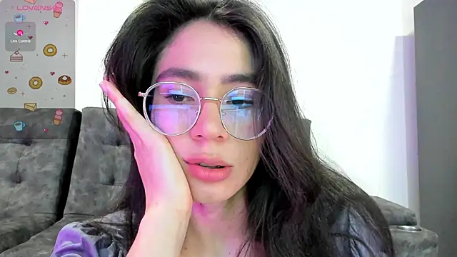 Snapshot of emmadiaz1 chatting on 01/30/25, 02:27 emmadiaz1 online show from 01/30/25, 02:27