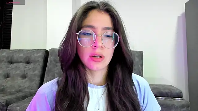 Snapshot of emmadiaz1 chatting on 01/31/25, 02:04 emmadiaz1 online show from 01/31/25, 02:04