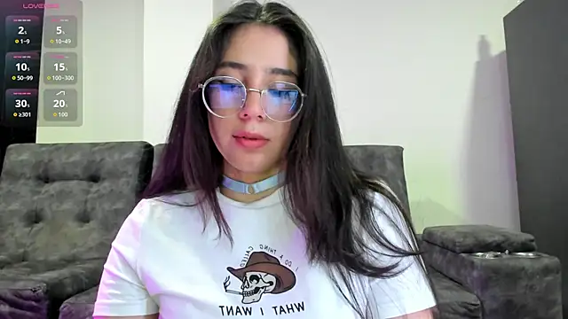 Snapshot of emmadiaz1 chatting on 10/10/25, 03:27 emmadiaz1 online show from 10/10/25, 03:27