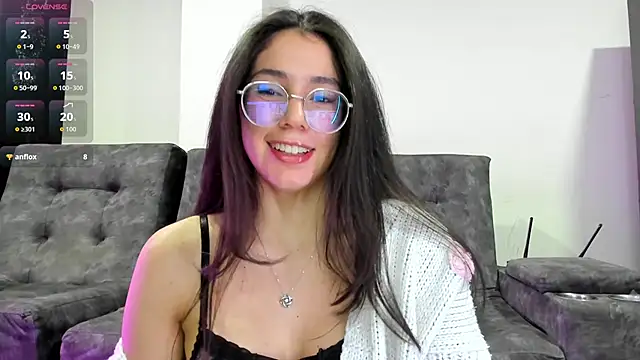 Snapshot of emmadiaz1 chatting on 12/15/25, 03:11 emmadiaz1 online show from 12/15/25, 03:11